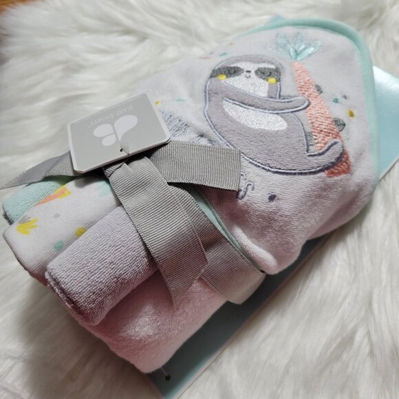 Just Born Sloth Themed Hooded Towel & Washcloth Set - Picture 3 of 6